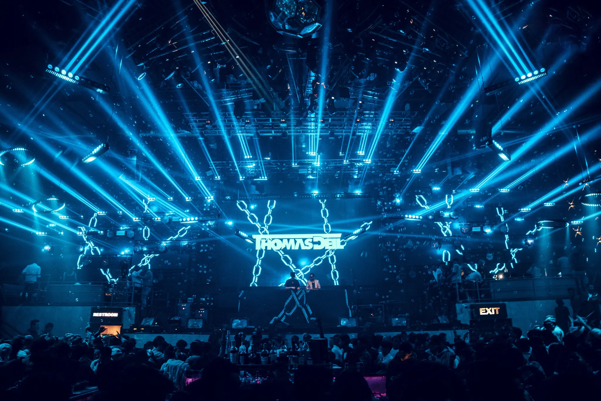 Thomas Deil live, laser show over the crowd