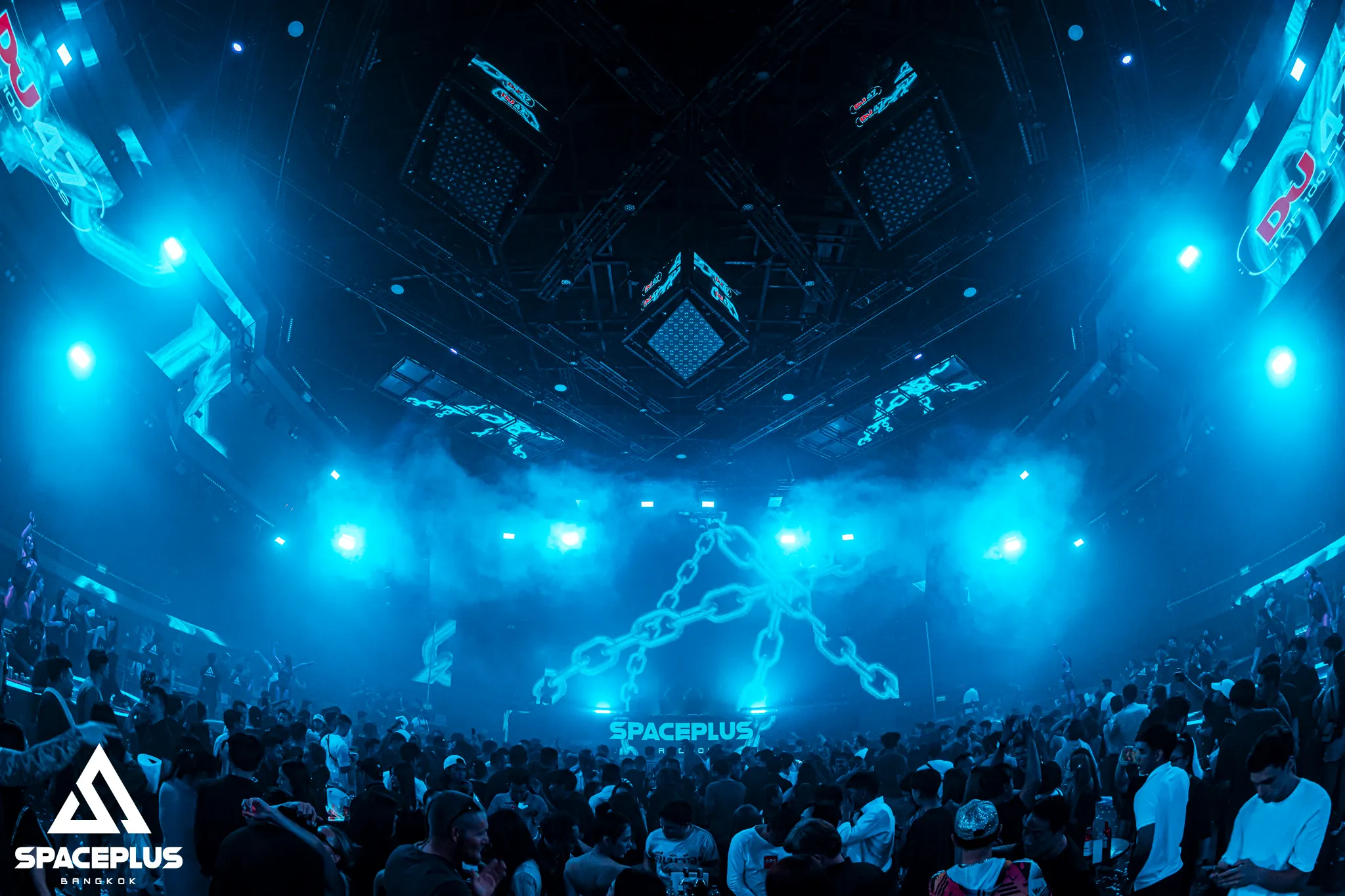 Thomas Deil on stage at Spaceplus Bangkok