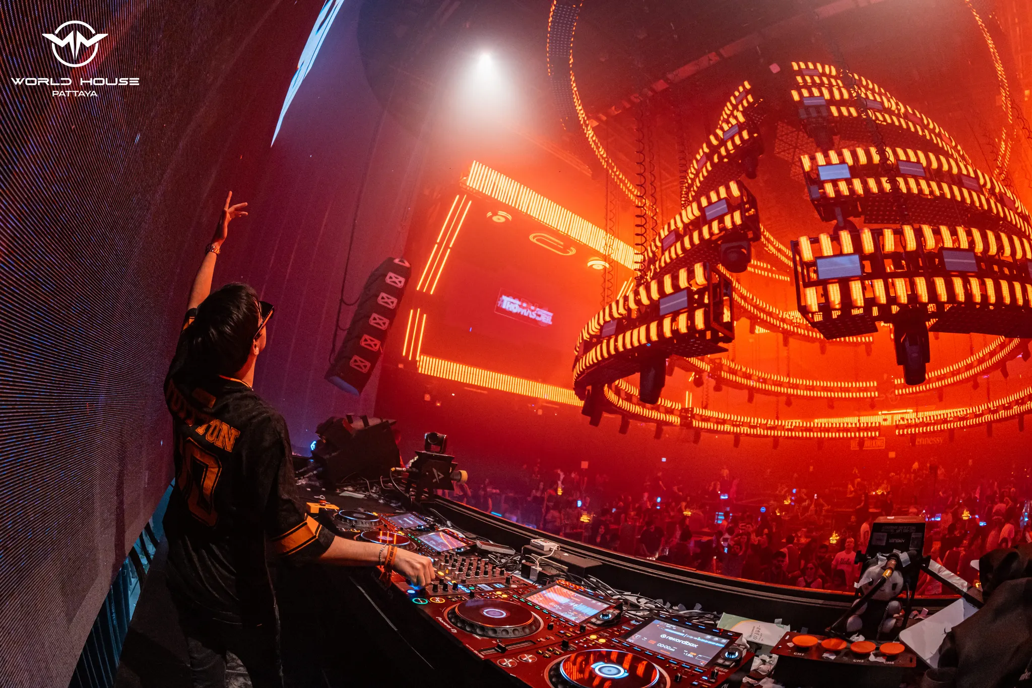 Thomas Deil on stage at Worldhouse